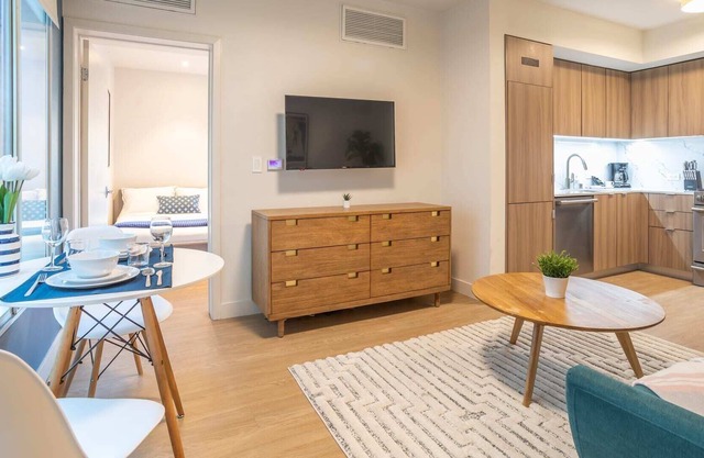 Cozy 2bd in Prime Sawtelle Location w/Washer/dryer inside!