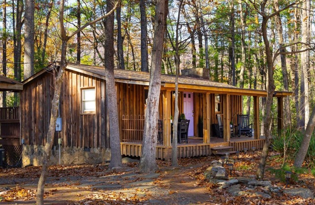 Cozy 2BR Cabin w/Hot Tub, Fire Pit Near Shenandoah