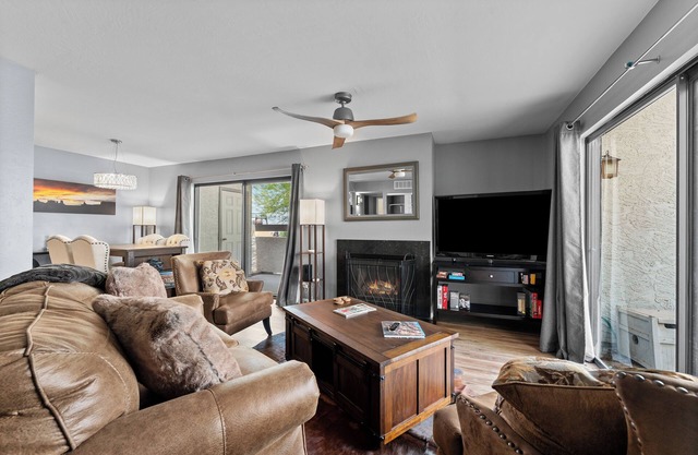 Cozy 2BR Condo w/Pool and Patio near Old Town