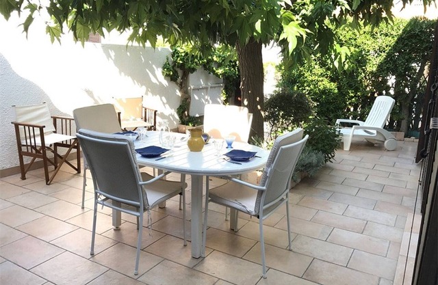 Cozy 2BR Villa in Port Leucate, 500m from Beach, Terrace, BBQ, Garage, Sleeps 5