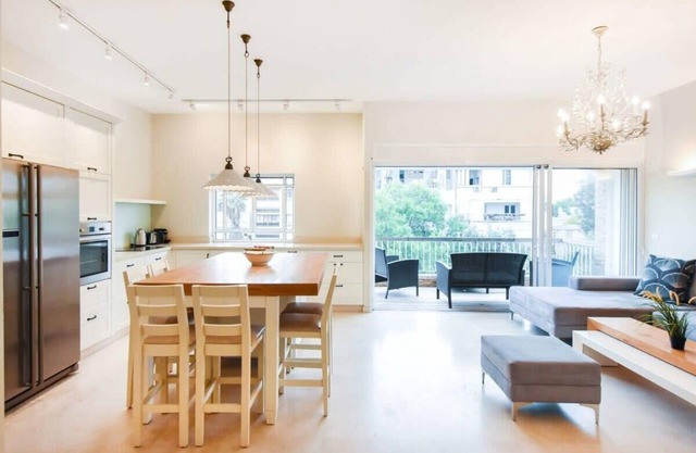 Cozy 2BR with Balcony in Ben Gurion by HolyGuest
