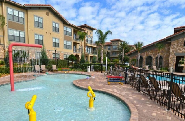 Cozy 3 Bedroom 3 Bathroom Condo in Bella Piazza