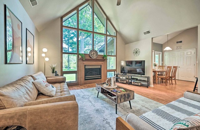 Cozy 3 Bedroom Cabin Fits up to 10 Guests!