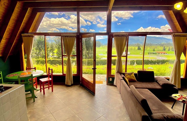 Cozy 3-bedroom cabin in charming Tocancipá with WiFi