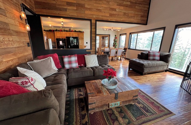 Cozy 3-Bedroom Cabin W/Fitness Room, Just 2 Blocks from Angel Fire Ski Lifts!
