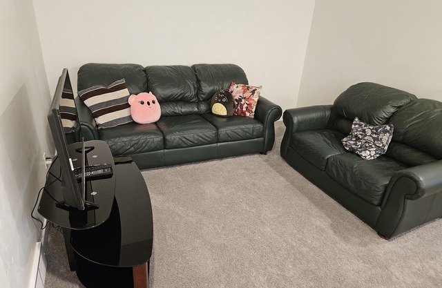 Cozy 3 Bedroom Home Retreat with a Private Office.