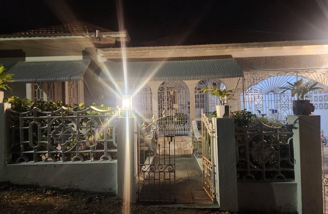 Cozy 3-bedroom house with AC and WiFi in Fairy Hill