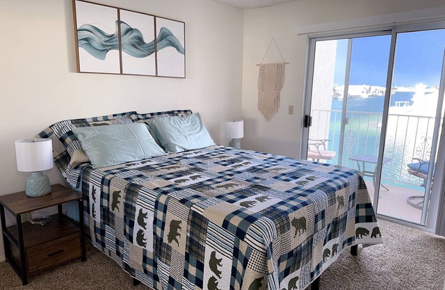 Cozy 3-bedroom Lakefront Condo Helendale