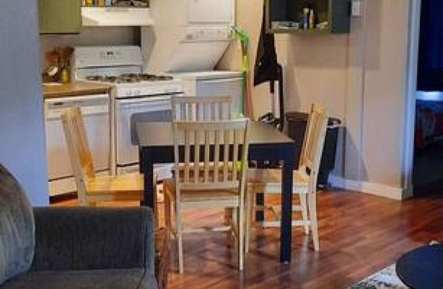 Cozy 3 bedroom private apartment near downtown