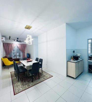 Cozy 3 Rooms , KLCC view , 100 mbps WIFI , Netflix by Noon's Homestay