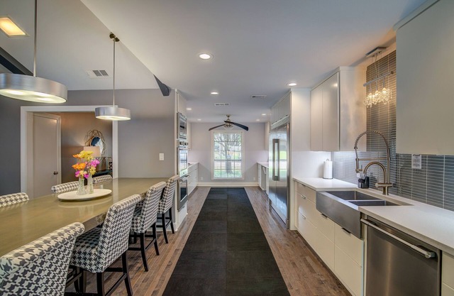 Cozy 4 Bedroom Home with Pool, Hot Tub & More