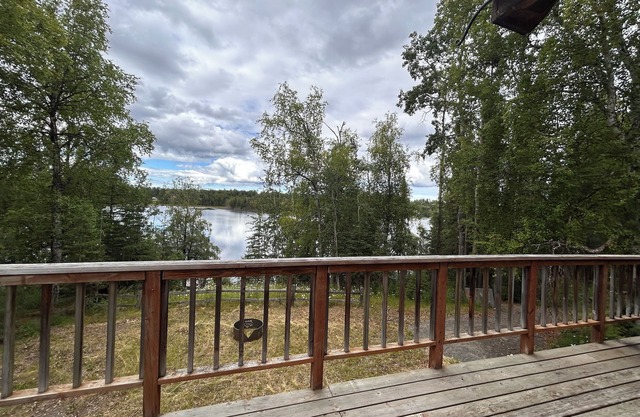Cozy 4-bedroom lake front house with WiFi between Sterling and Soldotna