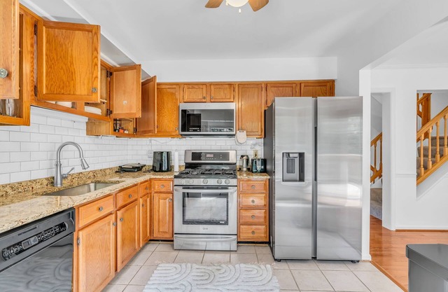 Cozy 4-bedroom townhome in lovely Fairfax with AC, WiFi