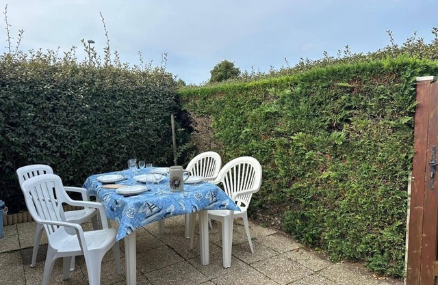 Cozy 4-Person Holiday Home with Pool, Near Beach in Notre-Dame-de-Monts, France