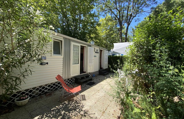 Cozy 4-Person Mobile Home, Steps from Beach, A/C, TV, Dishwasher, Near La Rochelle & Rochefort
