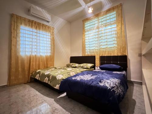 Cozy 4BR Homestay with 2 Baths Taman Seraya