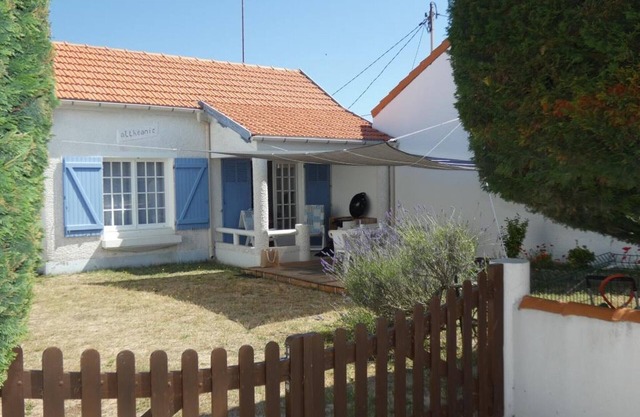 Cozy 68m² Holiday Home for 6, Near Beach & Shops, Pet-Friendly, Garden & Terrace, Notre-Dame-de-Monts