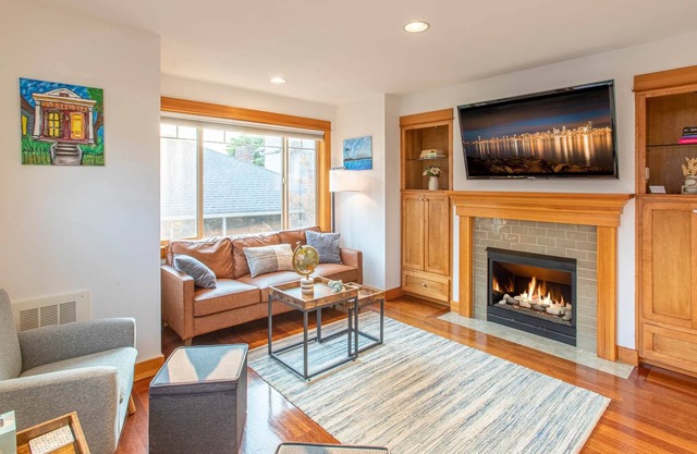 Cozy Alki Beach Townhome