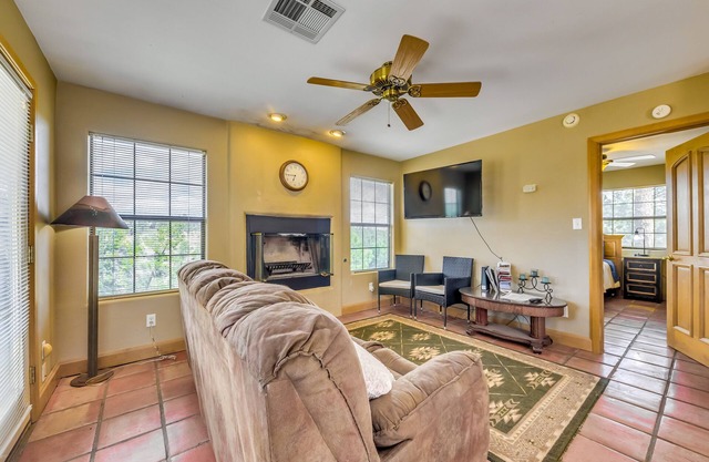 Cozy Alto Cabin w/Grill & Mtn Views: 2 Mi to Lake