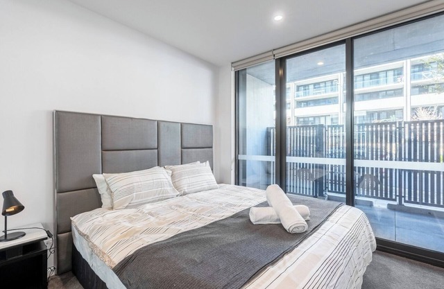 Cozy and Central Located 2BDR Apartment w/Parking