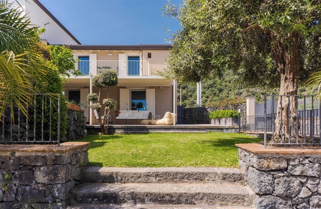 Cozy and elegant villa in Santa Tecla, a few steps from the beach