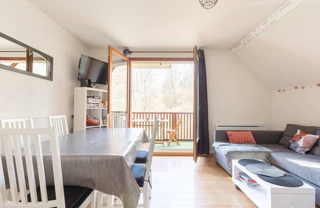 Cozy Apartment for 6 Near Skyvall Gondola and Loudenvielle Lake