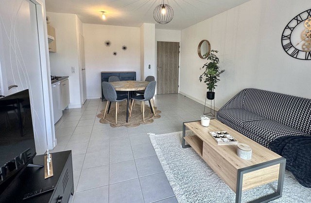 Cozy apartment with terrace 5 minutes from RSY train station