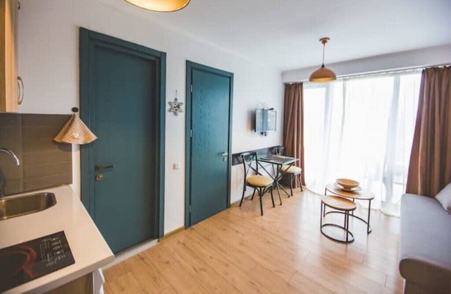 Cozy Apartment in Apart Hotel ARTnn