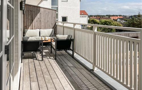 Cozy Apartment In Blokhus With Wifi