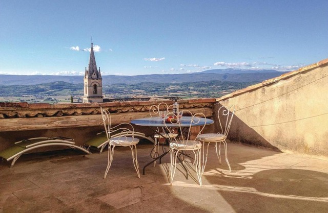 Cozy Apartment In Bonnieux With Kitchen