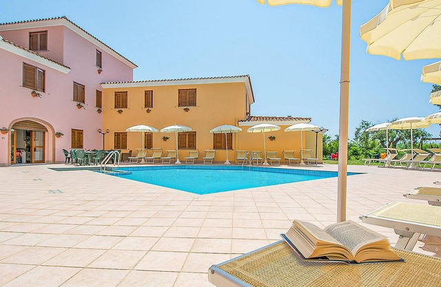 Cozy apartment in Orosei with WiFi