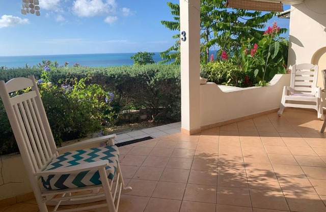 Cozy apartment with beach at walking distance and pool