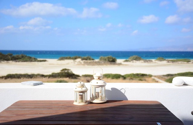 Cozy apartment, with amazing sea views, privacy, next to beach