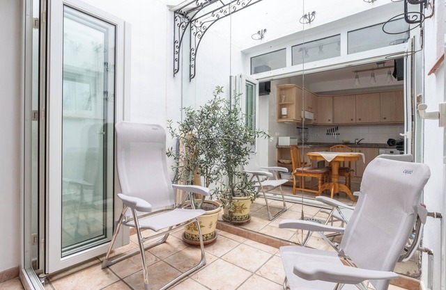 Cozy Apartment with Sunny Patio, Barbecue, Wi-Fi & Air Conditioning
