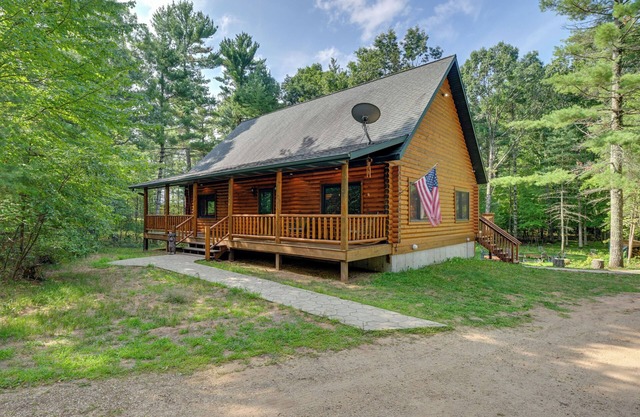 Cozy Arkdale Wood Cabin Near Petenwell Lake!
