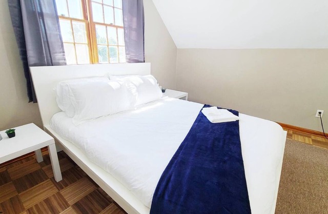 Cozy attic bedroom in cute neighbourhood