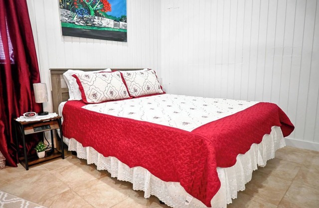 Cozy Bahamian Retreat