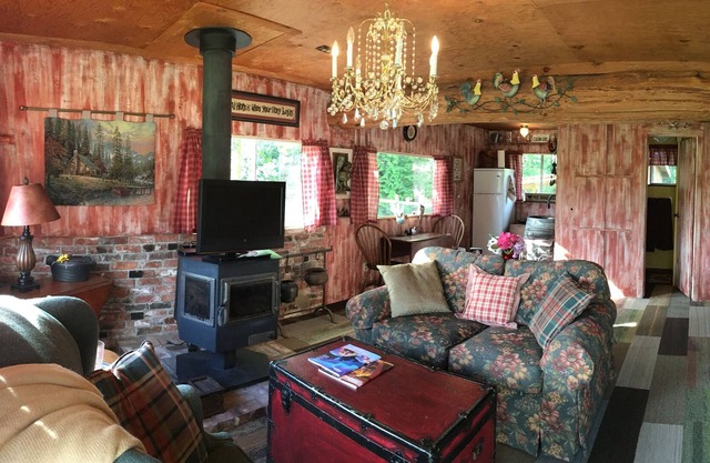 Cozy Barn House Retreat with Country Charm