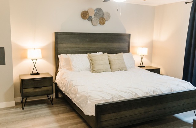 COZY BASEMENT APARTMENT - PRIVATE ENTRANCE - NEAR PARK