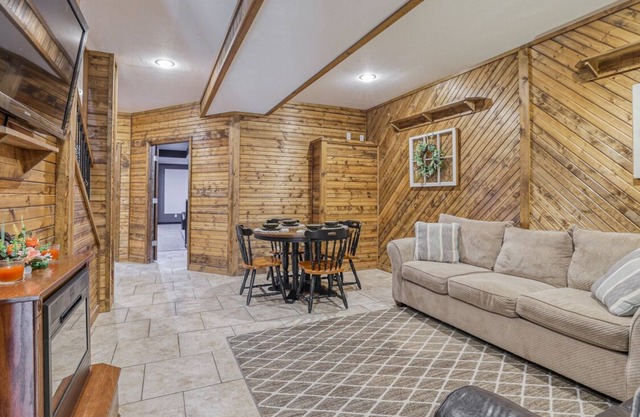Cozy Basement Apartment on 5 Acres with Private Entrance