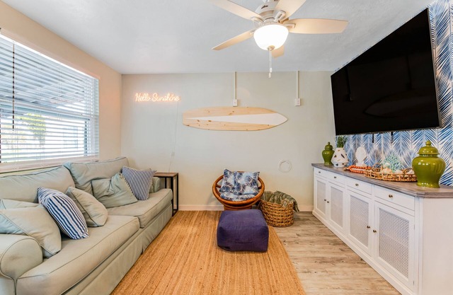 Cozy beach house - 5 min walk to the beach (Pet-Friendly!)