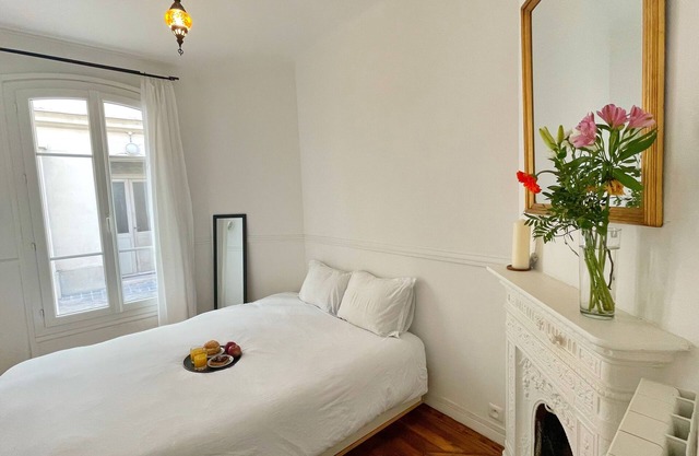 Cozy Big Apartment With Private Yard In Central Paris