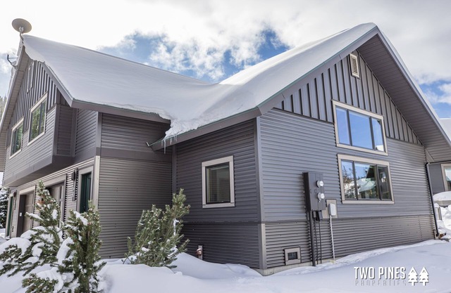 Cozy Big Horn Home Walking Distance to Big Sky Resort | Ski-In/Out | Fireplace