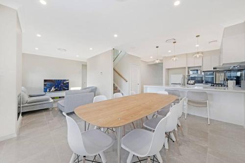 Cozy big House at Marsden Park