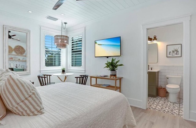 Cozy brand new studio in the heart of downtown Naples