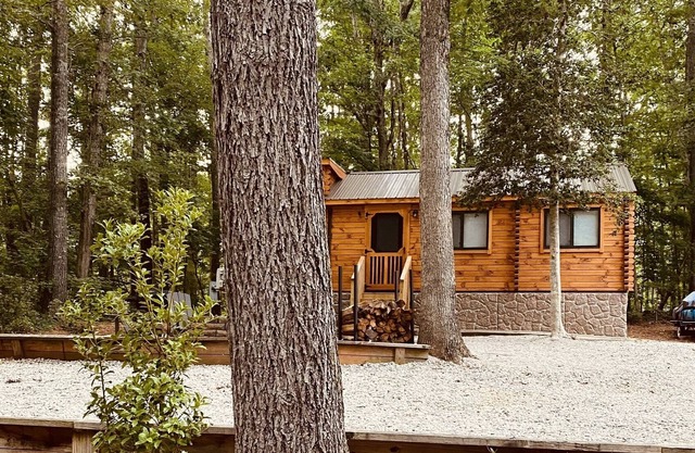Cozy cabin by the lake