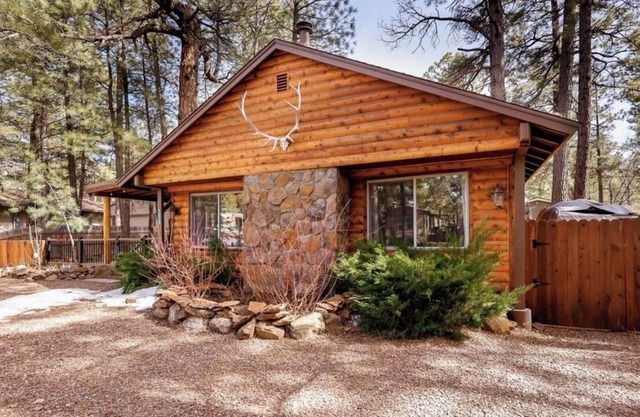 Cozy Cabin Retreat in Munds Park