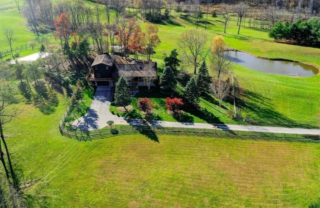 Cozy Cabin w/Heated Pool, Hot Tub and Open Fields