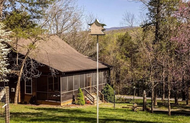 Cozy Cabin w/Indoor Fireplace & Tranquil views
