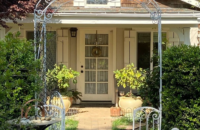 Cozy Canyon Cottage: Come relax, hike, run, or walk 2 town 4 some amazing faire